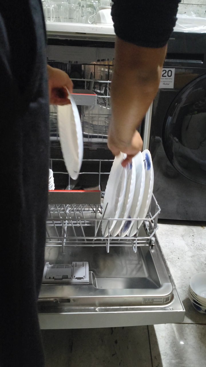 Washing glass plates with bosch dishwasher